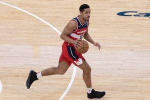 名记：布罗格登不太可能加盟雄鹿 尤其是在后者得到科尔-安东尼后