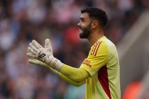 22-23赛季以来拉亚英超零封45场，至少比其他英超门将多10场