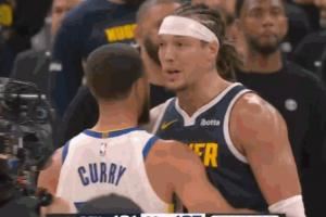 后羿VS吕布！库里和戈登二人赛后拥抱致意简单唠两句