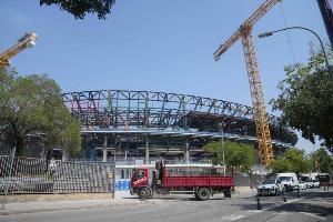 记者：巴萨最早11月22日回归诺坎普，市政厅正全面审核相关事宜