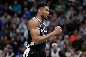 场均32.6分11.3板7.1助!今天雄鹿客战骑士 字母升级为出战 场均32.6分11.3板7.1助!今天雄鹿客战骑士 字母升级为出战